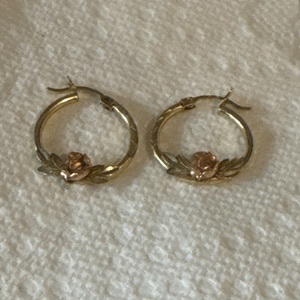 Flower Hoop Earrings 14kyg 3.1g 