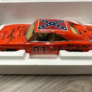 THE GENERAL LEE DIECAST CAR