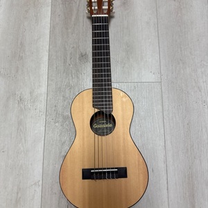 Yamaha Guitarlele Ukulele