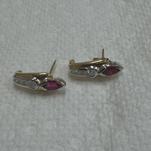 Ruby Earrings 8dias .08ctw 14ky 