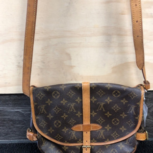 Louis Vuitton Samur 35