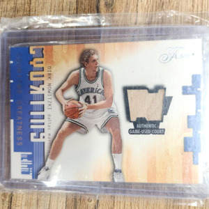 FLEER FLAIR DIRK NOWITZKI COURT PIECE CARD 2001