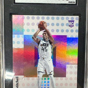 2017-18 PANINI STATUS DONOVAN MITCHELL #122 SGC 9.5