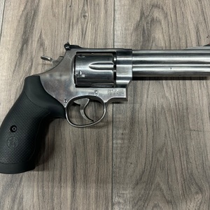 Smith & Wesson 629-6 44 MAG REVOLVER