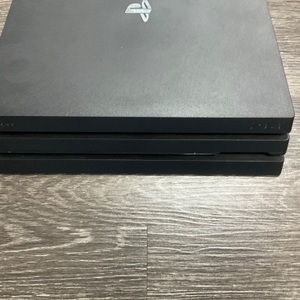 SONY PS4 PRO W/CONTROLLER