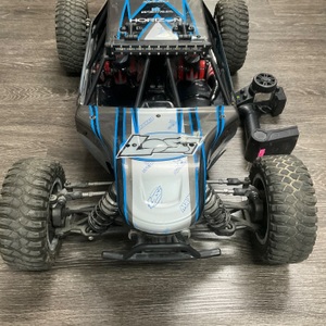 LOSI DBXL-E 4X4 RC TRUCK WITH NO BATTERIES, MISSING 2 FRONT PINS