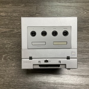 NINTENDO GAMECUBE WITH CORDS AND CONTROLLER AND GAMEBOY PLAYER (NO DISK)