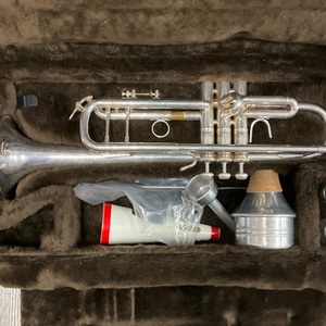 VINCENT BACK STRADIVARIUS MODEL 43 SILVER TRUMPET WITH CASE