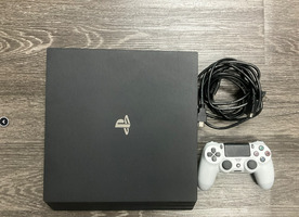 SONY PS4 PRO W/CONTROLLER