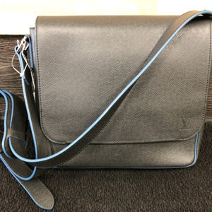 Louis Vuitton Messenger Taiga Roman Grey