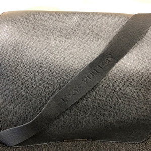 Louis Vuitton Viktor Messenger Taiga Leather Shoulder Bag