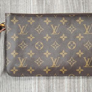 Louis Vuitton Monogram Neverfull MM Pochette