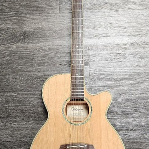 Takamine Tsp138c ACOUSTIC GUITAR