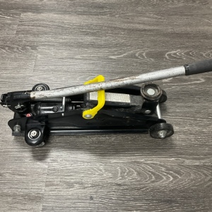 HYDRAULIC FLOOR JACK
