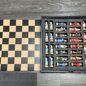 ALICE IN WONDERLAND CHESS SET