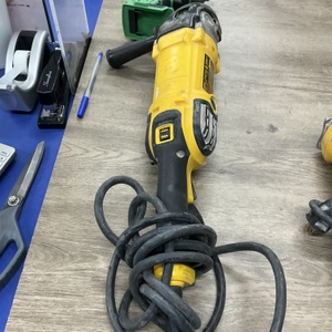 DEWALT CORDED POLISHER