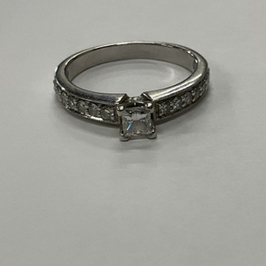 Female White Gold Band Ring 4.4g/14kt 