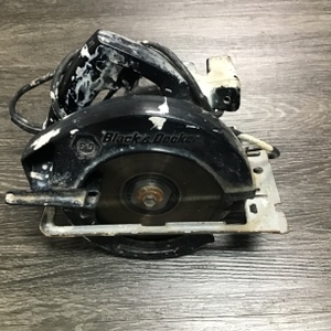 CORDED BLACK AND DECKER CIRCULAR SAW 7-1/4"