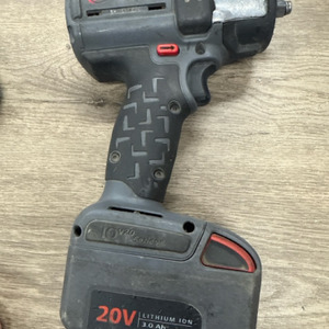 INGERSOLL RAND W5132 3/8" IMPACT WRENCH W/ BATTERY & CHARGER
