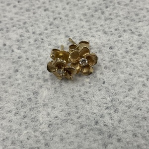 Yellow Gold Flower Studs Earrings 1g/14kt 