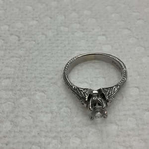Female Gold Solitare Ring Sz:7 4g/14kt 
