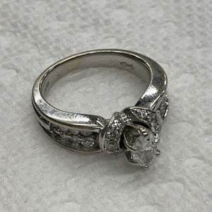Female White Gold Solitaire  Ring 7.4g/14kt