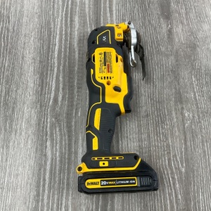  Dewalt Multi-Tool W/ 1.5 ah 20v battery & charger