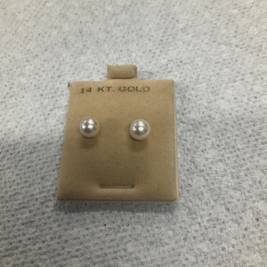 Yellow Gold Pearl Stud Earrings 1g/14kt 