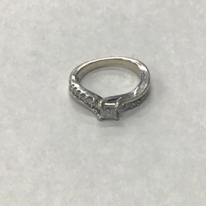 Female White Gold Band Ring 3.7g/14kt 