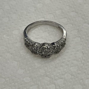 Female White Gold Cluster Ring Sz:7.25 4.1g/14kt - 1 Diamond Round Diamond Faint Color VS1/VS2 2.9x1