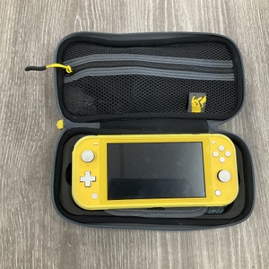 NINTENDO SWITCH LITE YELLOW HANDHELD CONSOLE W/ PIKACHU CASE & CHARGER BIN