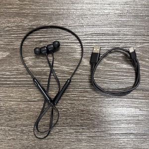 BEATS HEADPHONE W/CHARGER