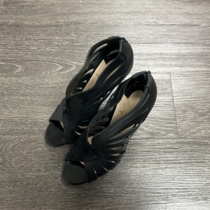 CHRISTIAN LOUBOUTIN HEELS SIZE: 40.5