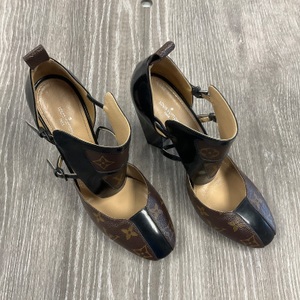 LOUIS VUITTON MONOGRAM HEELS SIZE: 39.5