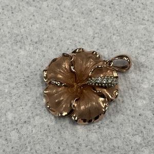 Two tone Gold Flower Pendant 9.5g/14kt 