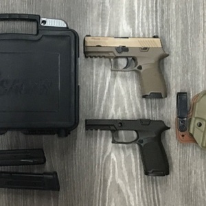 SIG P320 9MM WITH EXTRA LOWER, HOLSTER AND 2 EXTRA MAGS 
