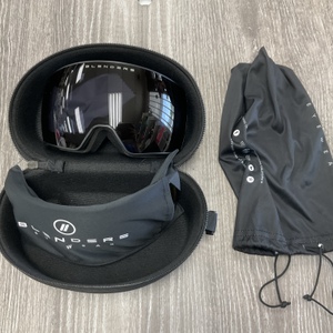 BLENDERS GOGGLES W/ EXTRA LENSE AND CASE