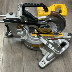 DEWALT 20V MITER SAW