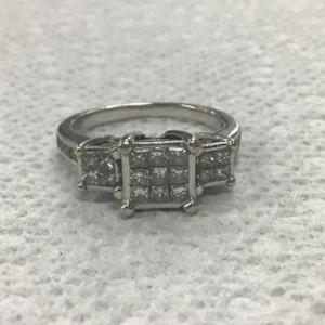 White Gold Cluster Ring 5.3g/14kt 
