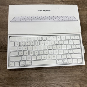 APPLE MAGIC KEYBOARD