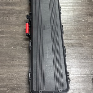 PLANO GUN GAURD 52" HARD RIFLE CASE, ONE BROKEN CLIP