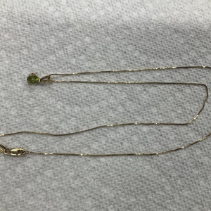 Yellow Gold Peridot & Diamond Necklace 2.4g/14kt