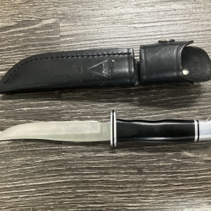 BUCK 105 USA WITH BLACK LEATHER SHEATH