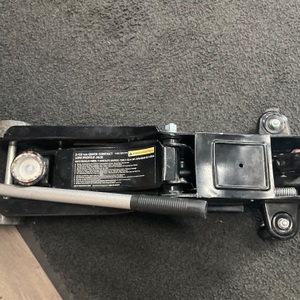 Husky 2 1/2 TON QUICK CONTACT LOW PROFILE FLOOR JACK