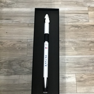 SPACEX FALCON 9 1:100 MODEL ROCKET