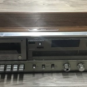 SOUND DESIGN RADIO / CASSETTE PLAYER