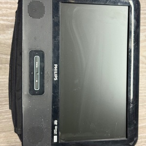PHILLIPS DVD PLAYER WITH CASE AND CORDS PD9012/17