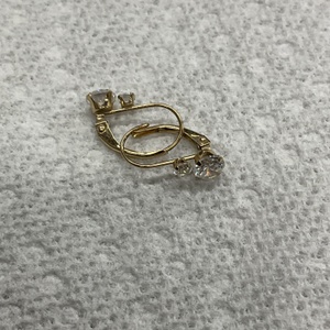 Yellow Gold CZ Earrings 1g/14kt 