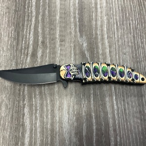 SKULL AND BONES POCKET KNIFE