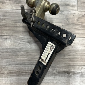 ONE MOUNT HITCH